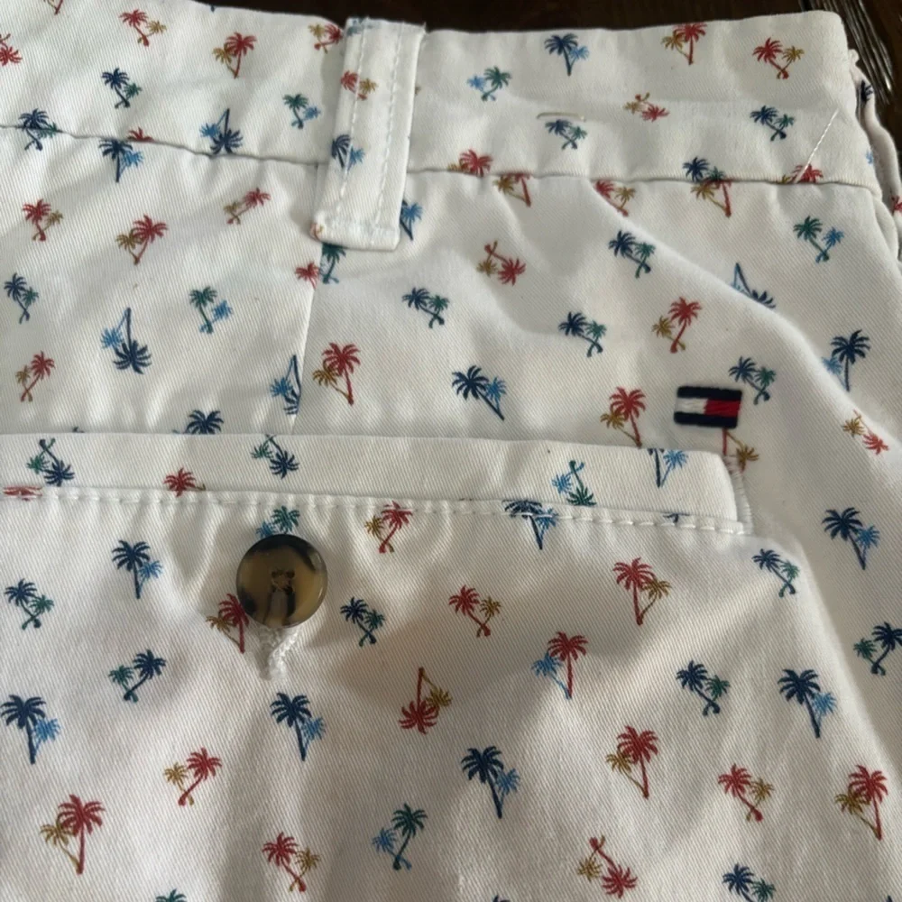 TOMMY HILFIGER MENS WHITE PALM TREE CHINO CASUAL GOLF ATHLEISURE SHORTS SZ 36